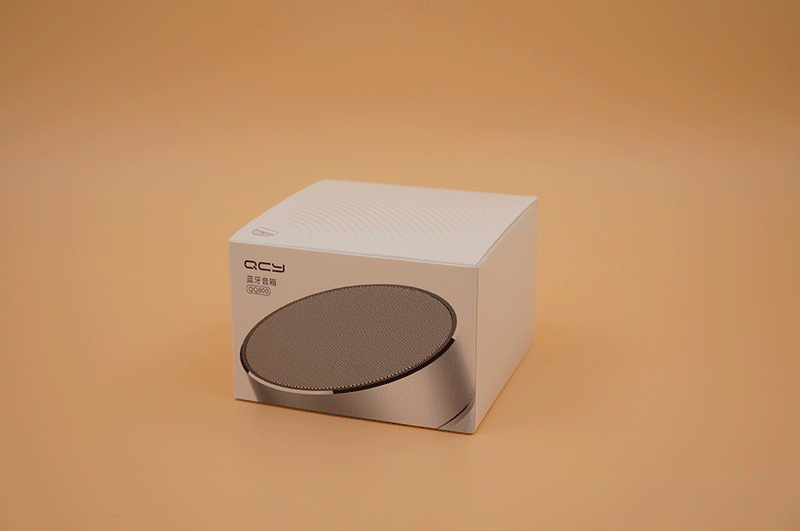 ▼ 来张gif图,开箱要动起来▼ 背面介绍了基本属性:10小时续航,支持