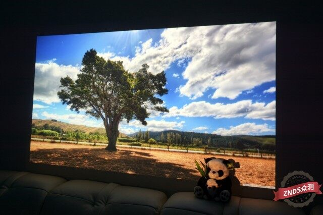 小米吃鸡堪比PC画质?原来用100寸大屏才正